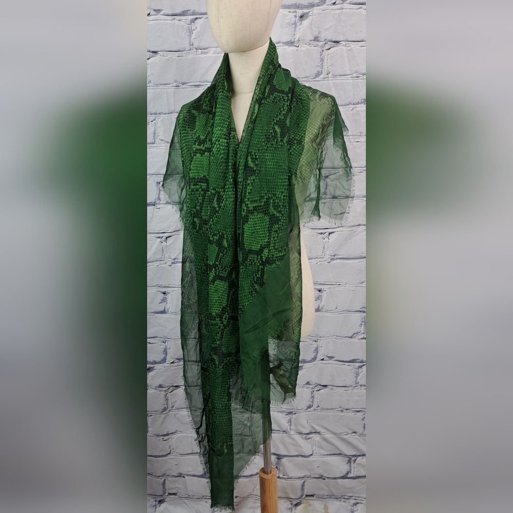 Burberry Women's Scarf Green Reptile Snakeskin 100% Silk Italy 70" x 40"